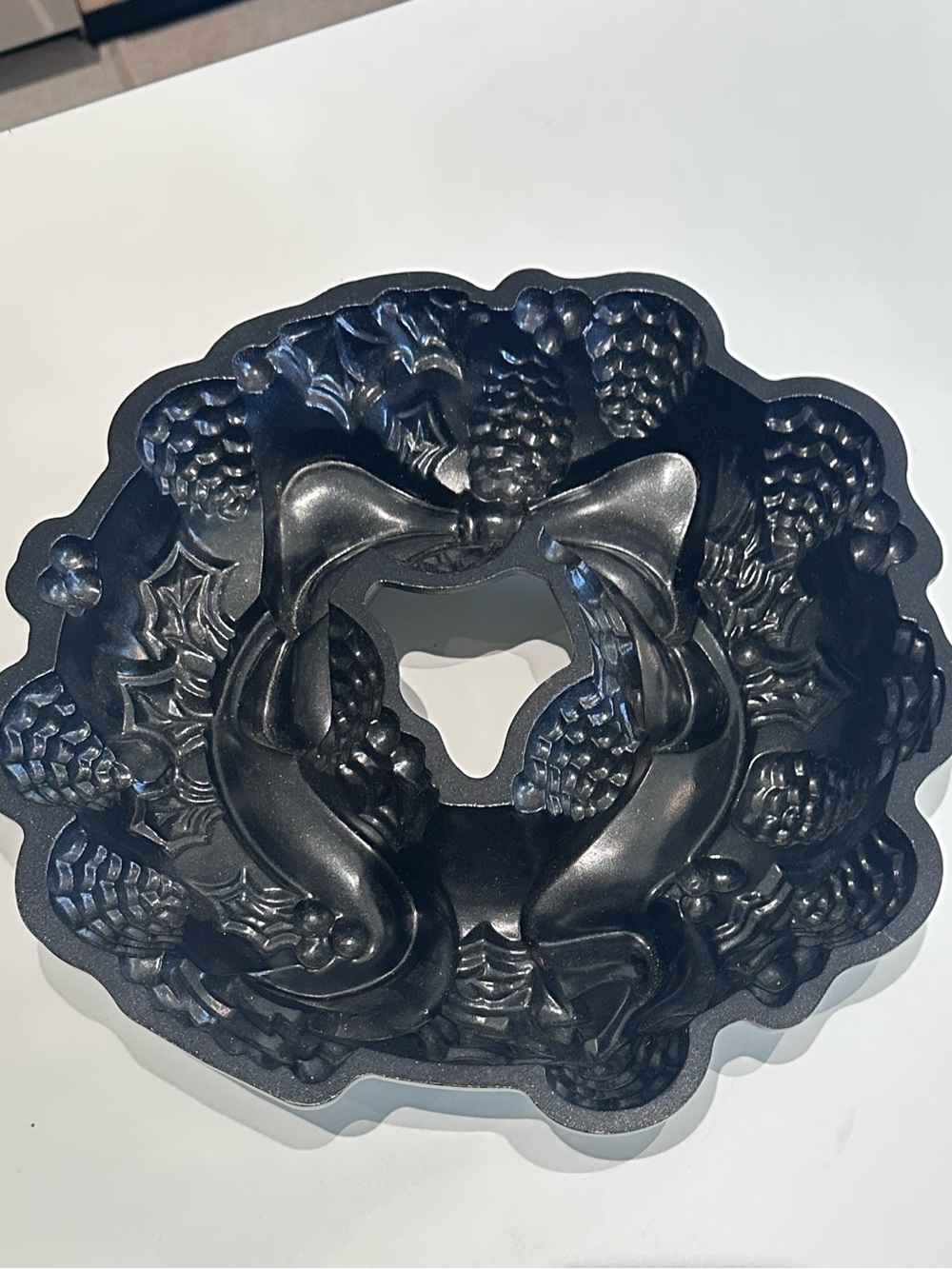 Nordic Ware Christmas Holiday Wreath Bundt Cake Pan - Picture 3 of 7